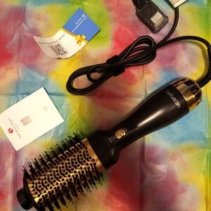 Nexpore Black and Gold Hair Dryer Brush